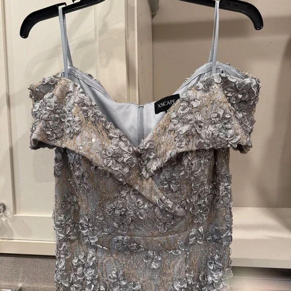 Xscape Silver Sequin Sleeveless Gown NWT - Picture 4 of 5